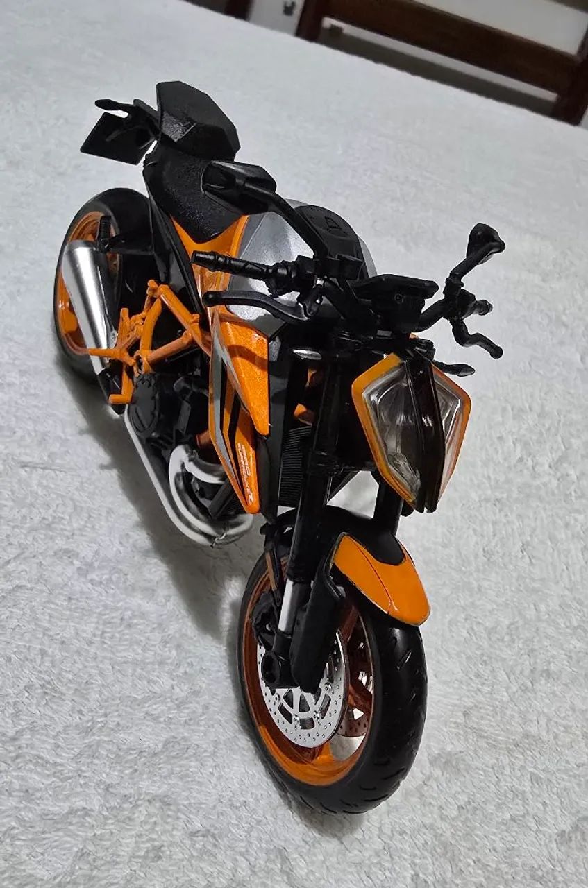 Moto miniatura KTM 1290 Super Duke  - Foto 2