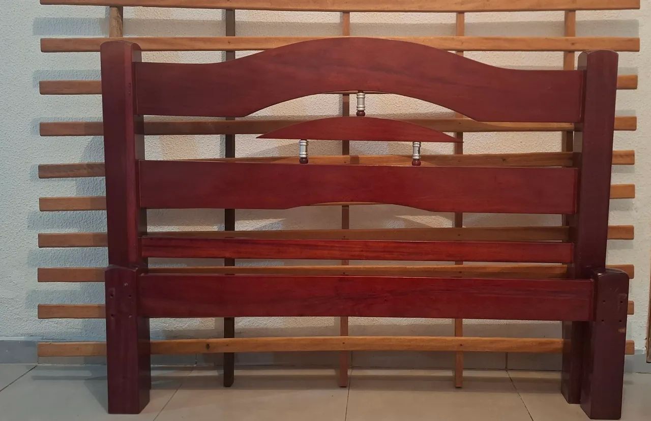Cama de casal seminova de madeira maciça, cor mogno - Foto 5