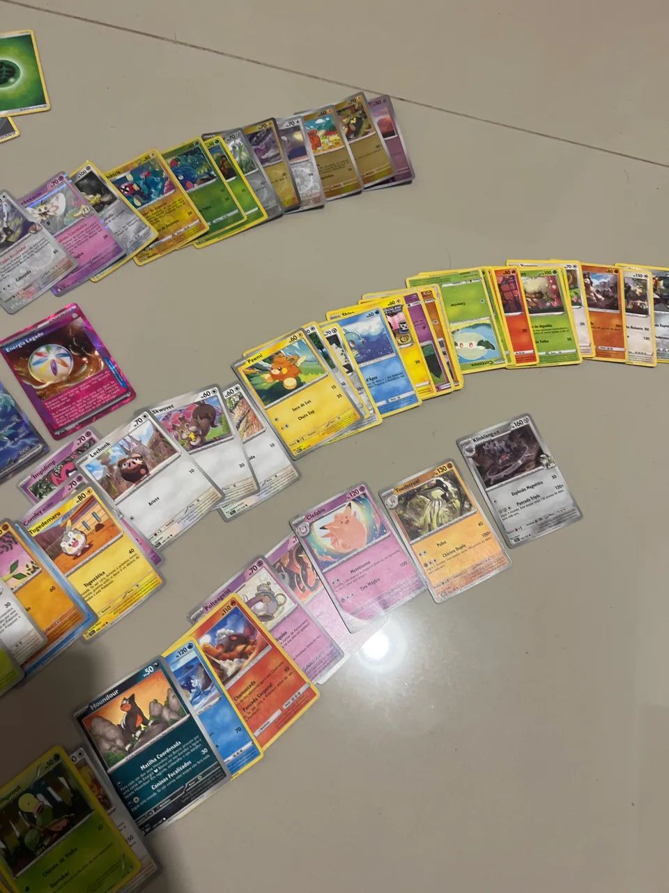 83 cartas Pokémon e 3 raras - Foto 4