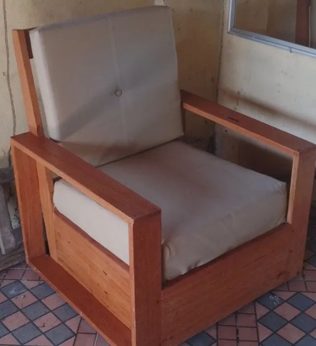 Sofa, em madeira de Angelin Pedra - Foto 4