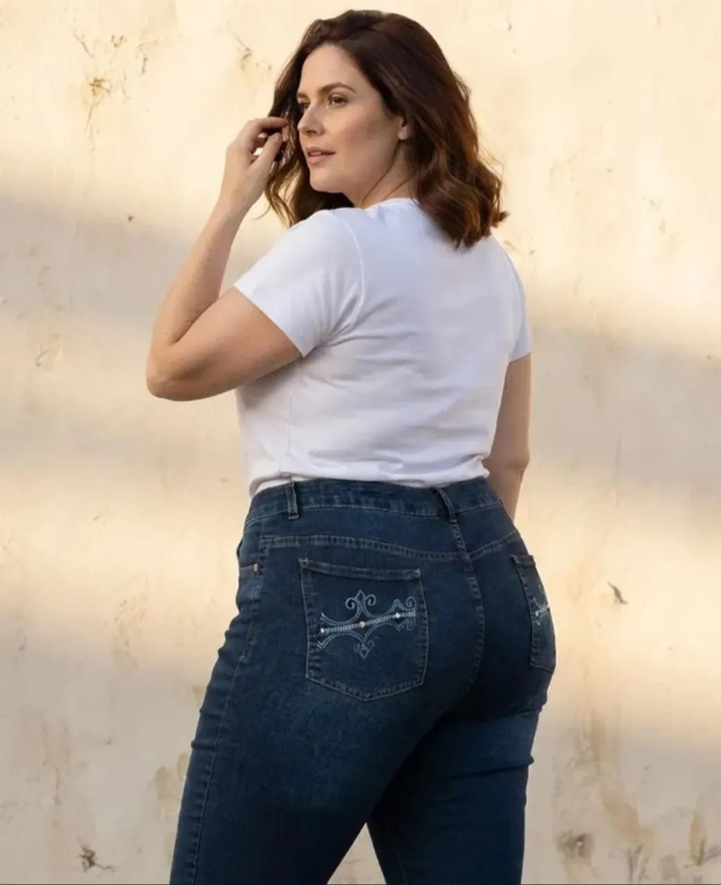 Calça Jeans Feminina Plus Size Cintura Alta Bordada