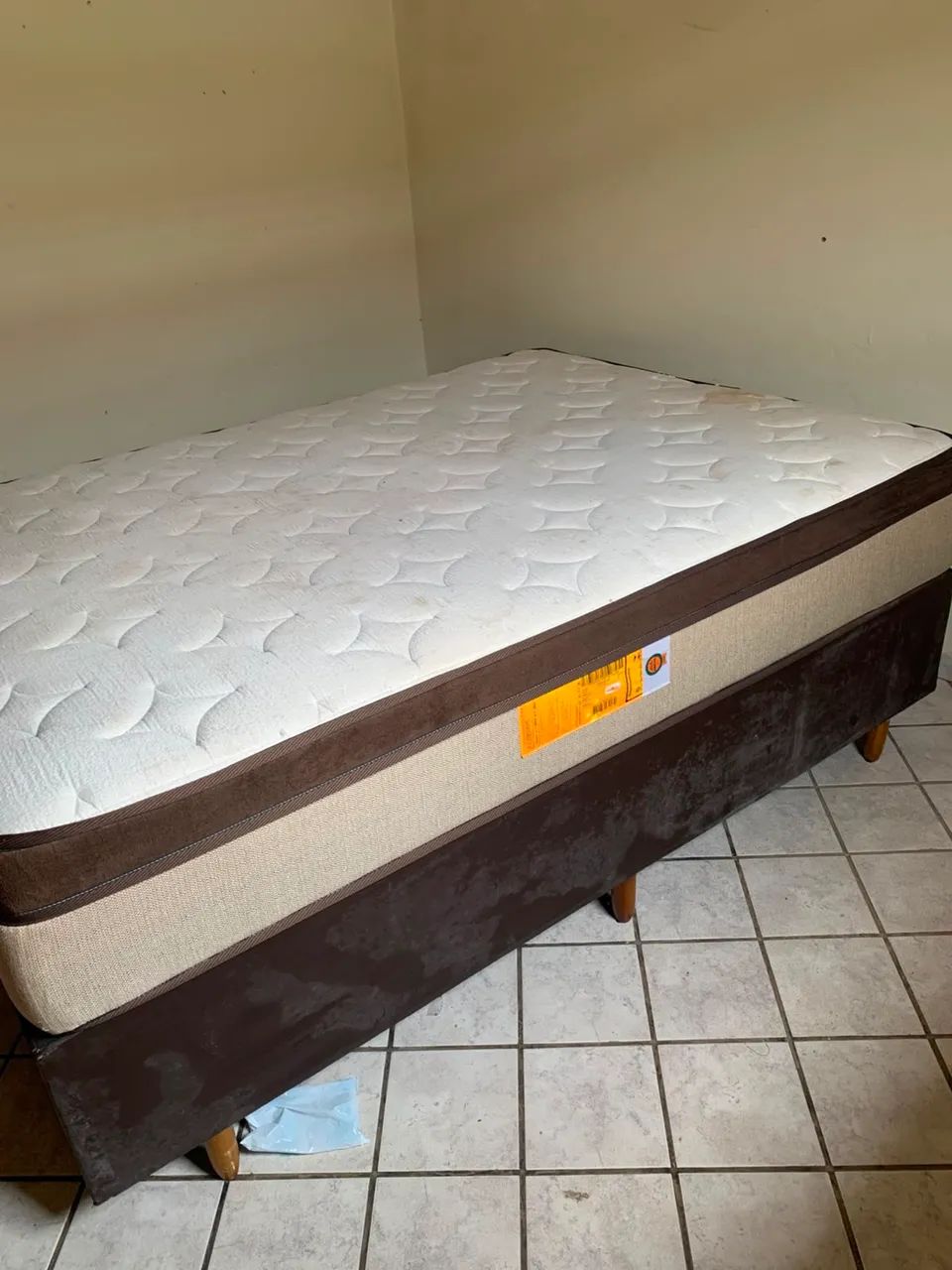 VENDO CAMA BOX EM ÓTIMO ESTADO 