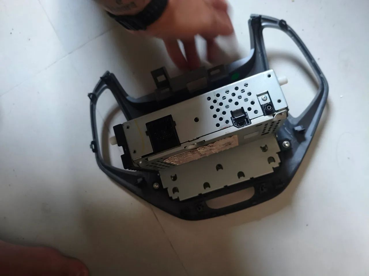 Multimídia original Ford Ka 2021 com SYNC e moldura - Foto 2