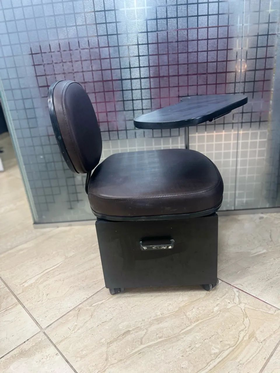 VENDO CADEIRA DE MANICURE  - Foto 2