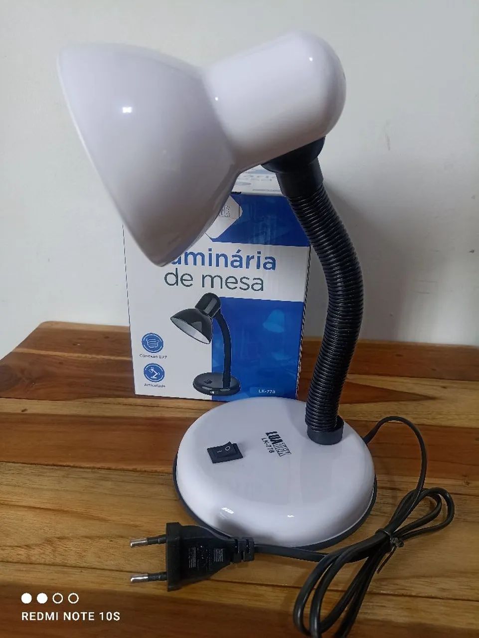 Luminária de mesa com haste ajustável  / SUPER PROMOÇÃO 