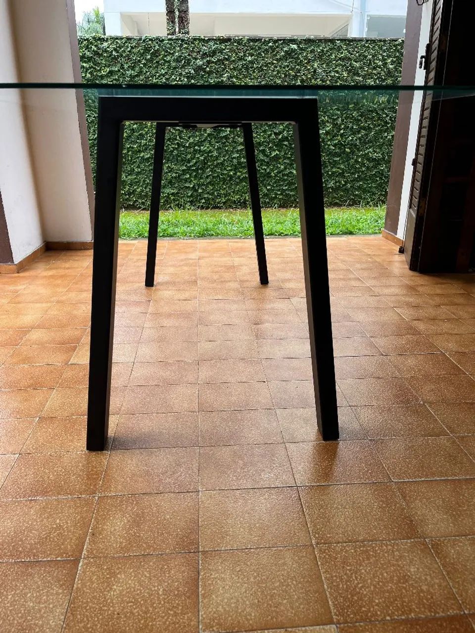 Mesa de jantar de vidro com cavalete - 6 lugares - Foto 2