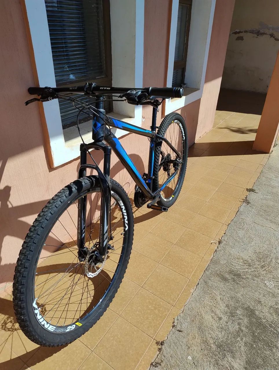 Bicicleta First aro 29 (Azul e Preta) - Foto 2