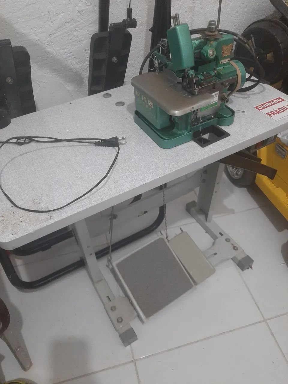 Maquina overlock - Foto 2