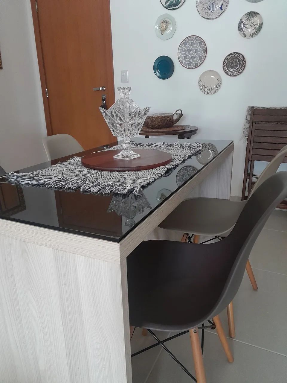 Vendo mesa com 4 cadeiras