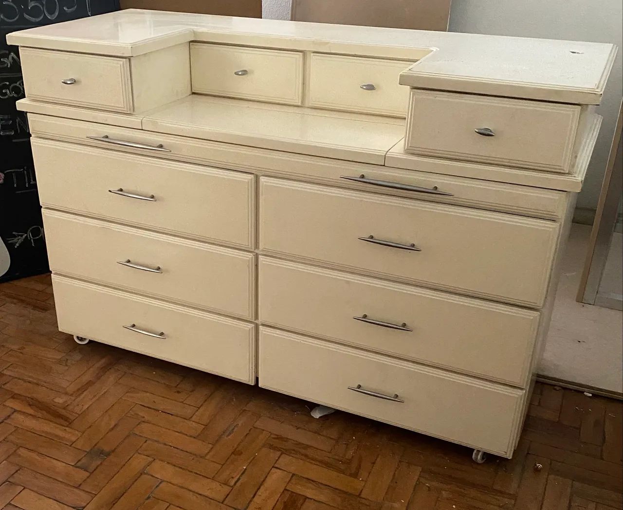 Cômoda com 6 gavetas 