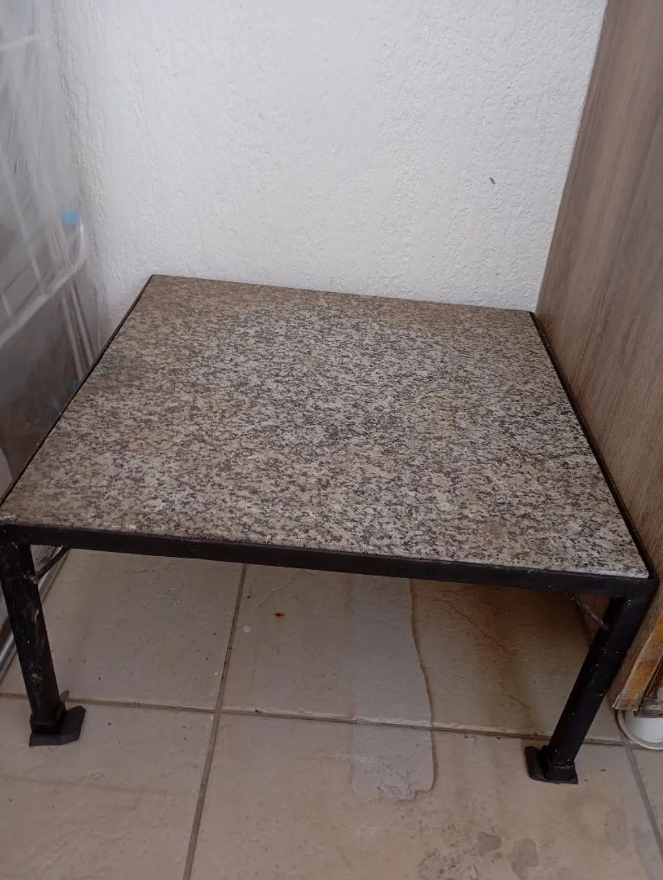 Mesinha tampo granito 