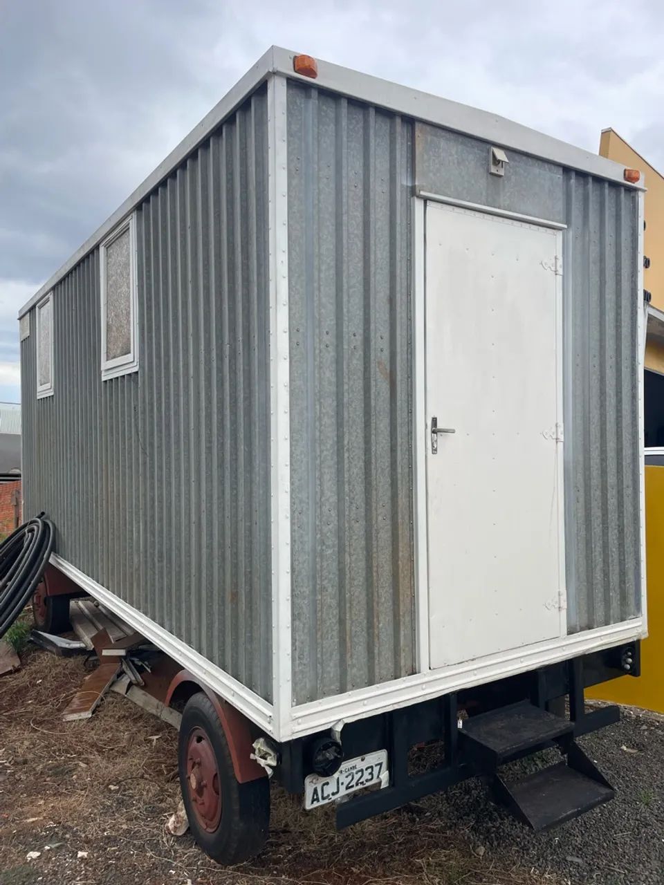 CONTAINER COM CARRETINHA DOCUMENTADO 