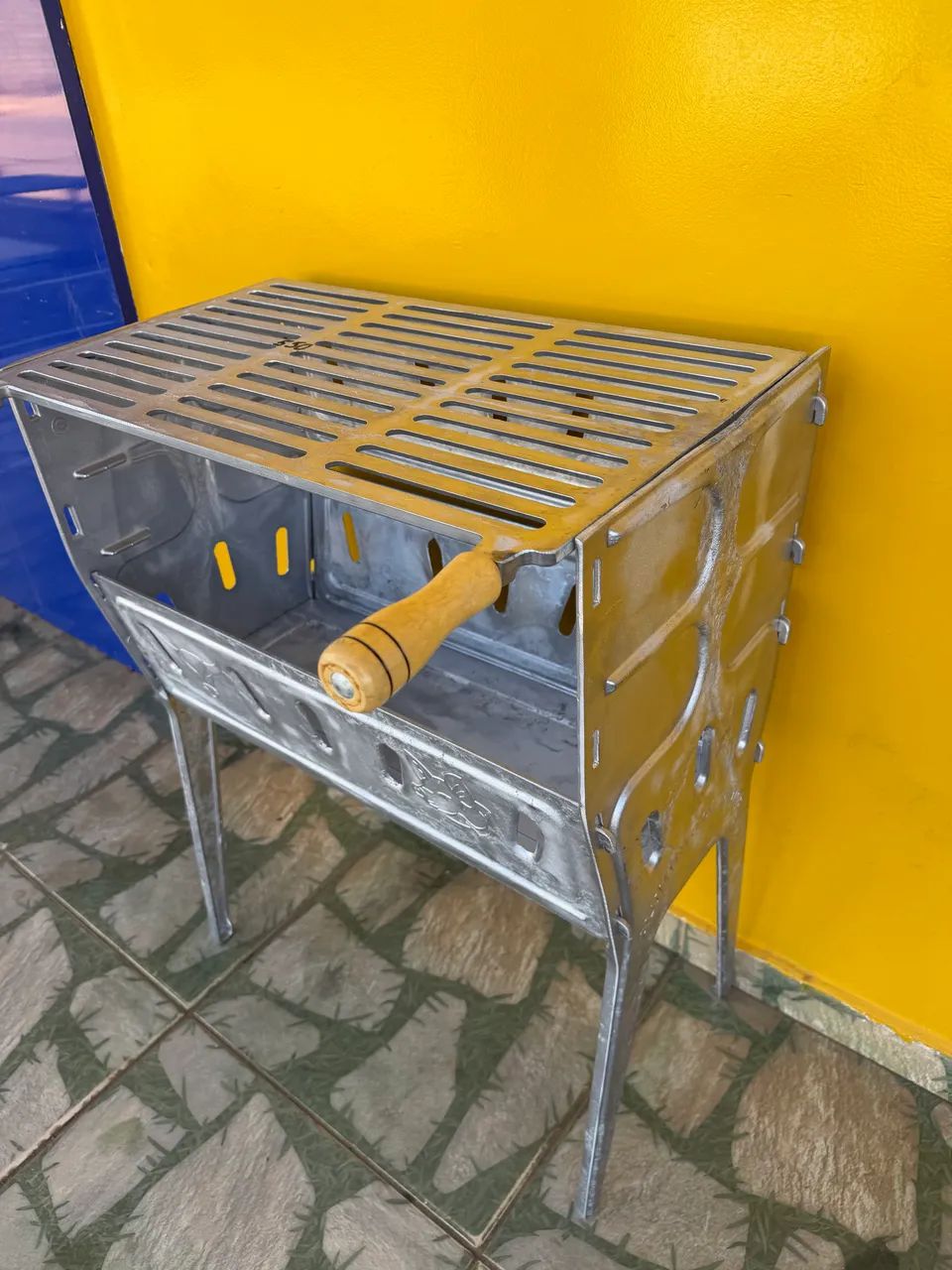 Churrasqueira de alumínio  - Foto 2