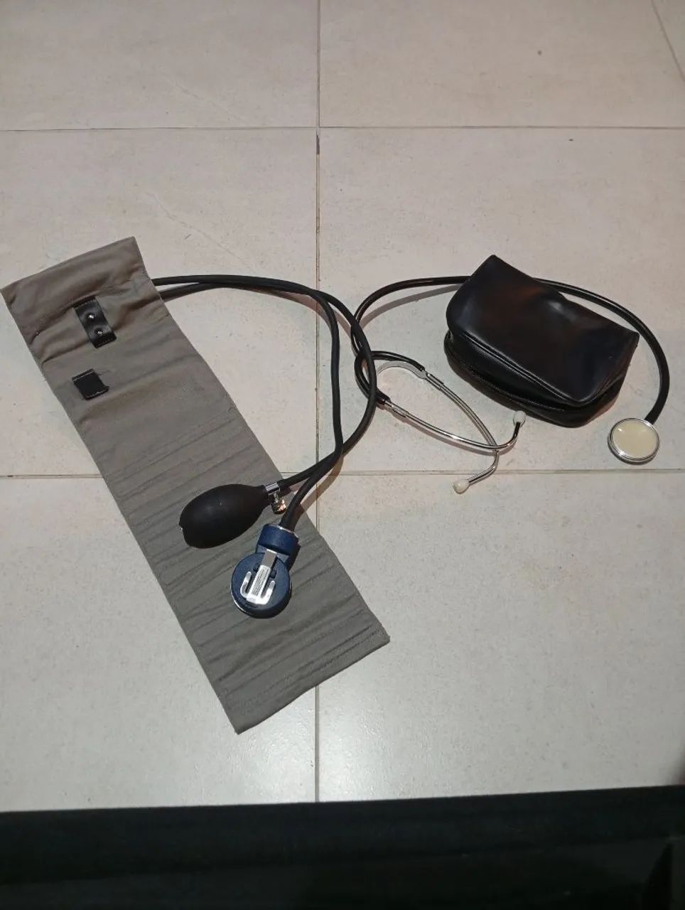 Medidor de pressão com estetoscópio  - Foto 2