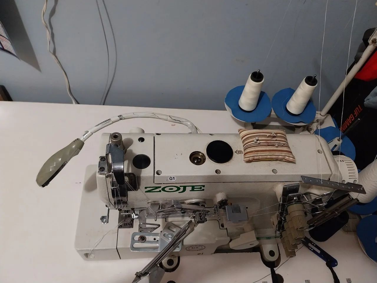 Maquina galoneira industrial 5 fios zoje - Foto 5