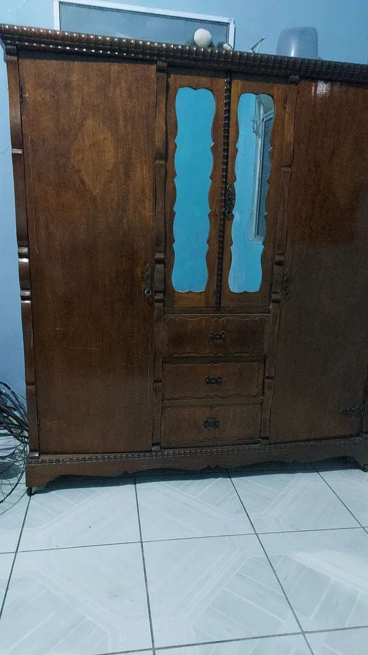 Guarda roupa antigo super conservado. - Foto 4