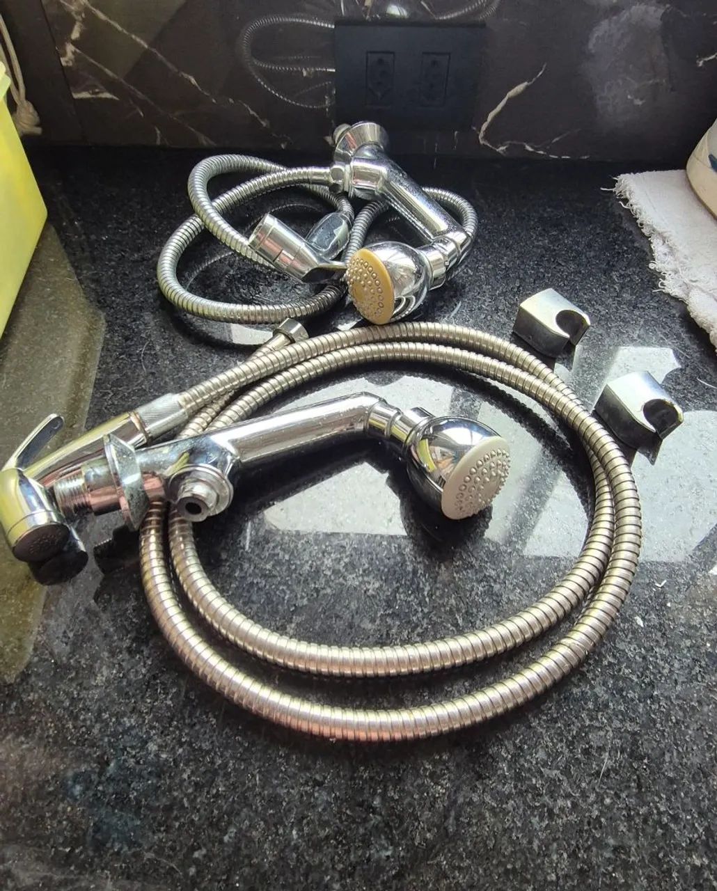 Ducha Redonda de Parede Deca Cromada com Chuveirinho 