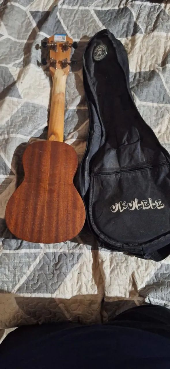 Ukulele usado - conservado + capa - Foto 2