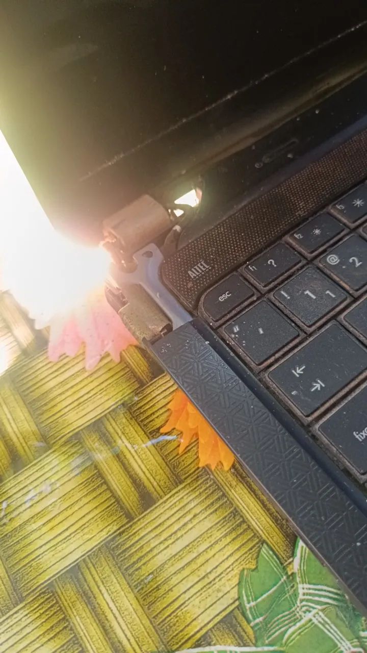 Notebook com defeito, não liga , ele caiu e parou de funcionar. - Foto 2