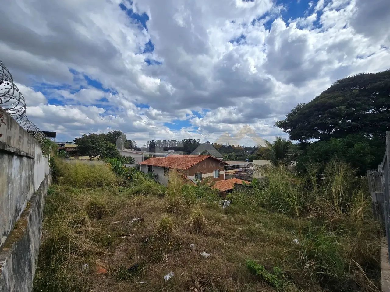 Lote à venda no bairro Interlagos com 360 m². - Foto 2