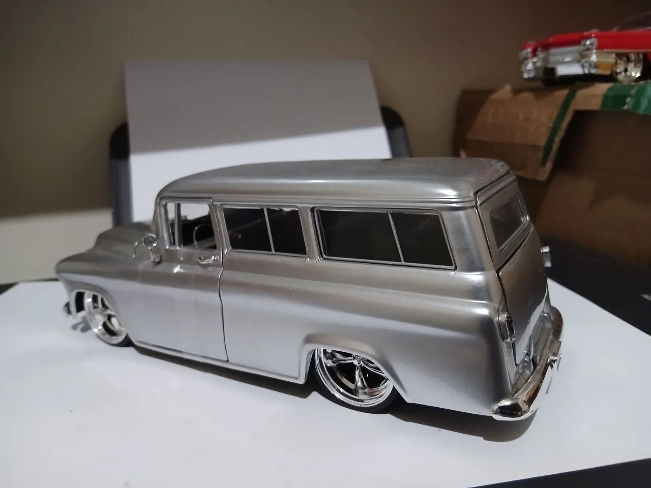 Miniatura Suburban 1/24 - Foto 3