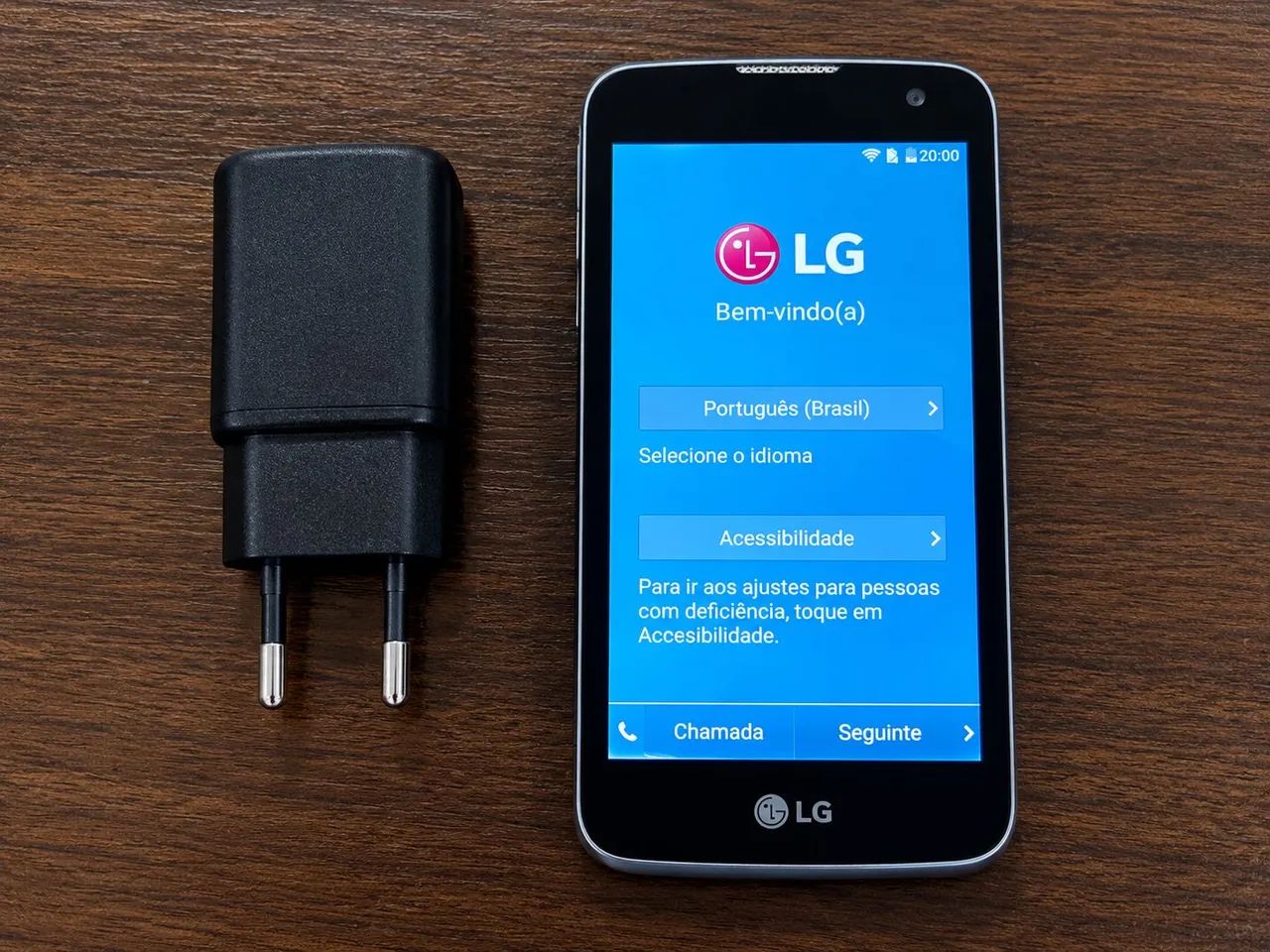 Celular modelo LG com Android 