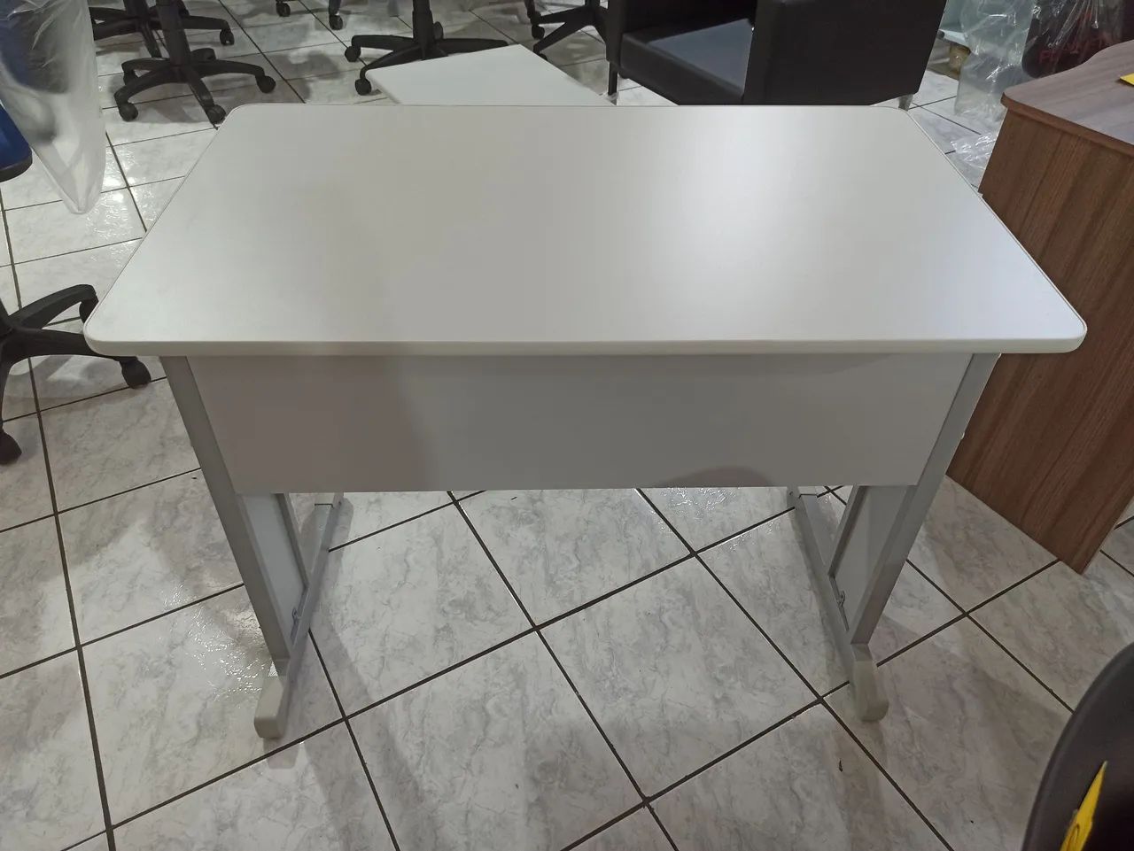 Mesa de 1m x 60cm cinza  - Foto 3