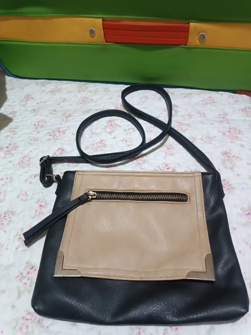 Bolsa feminina Adresse, duas cores, preto e bege, usada