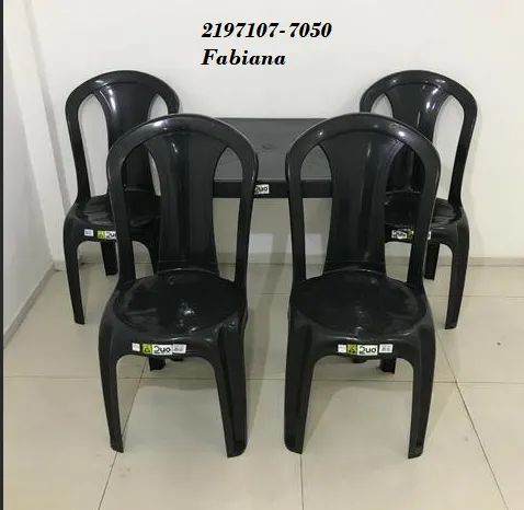 Jogo de mesa com cadeiras cor preta 