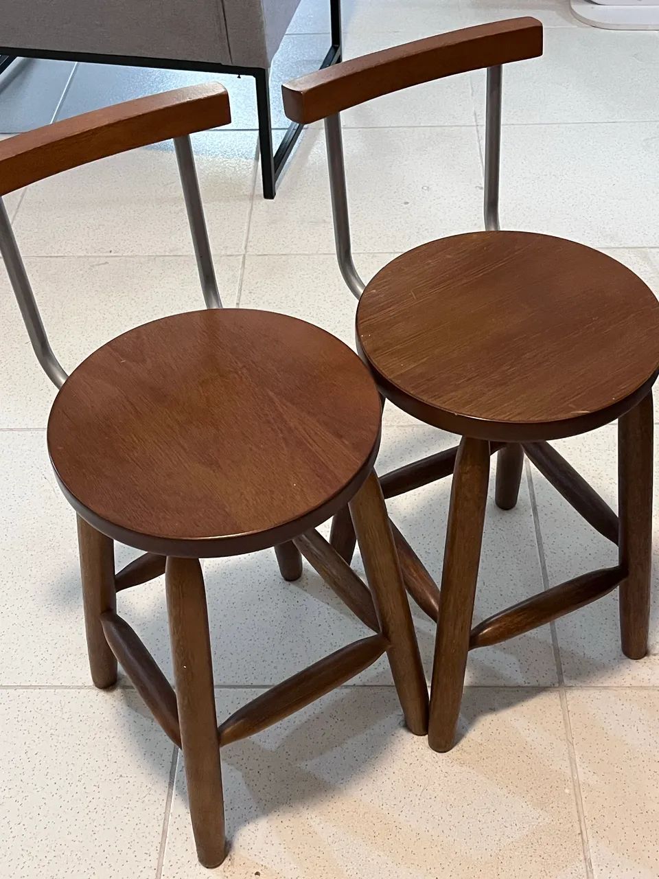 Mesa dobrável madeira com 4 bancos  - Foto 2