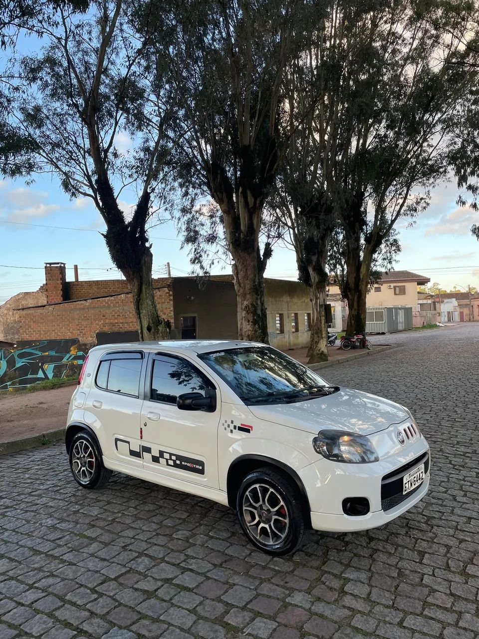 Fiat Uno Sporting 1.4 EVO Fire Flex 8V 4P 2012 - Foto 3
