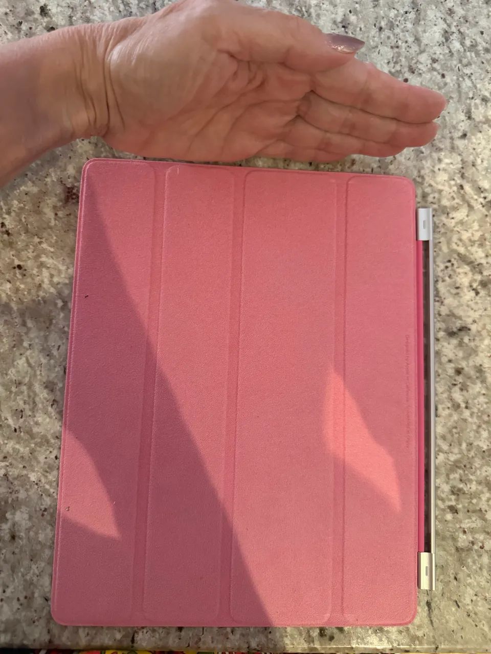 Capa Protetora de iPad Rosa Com Íma NOVA - Foto 2