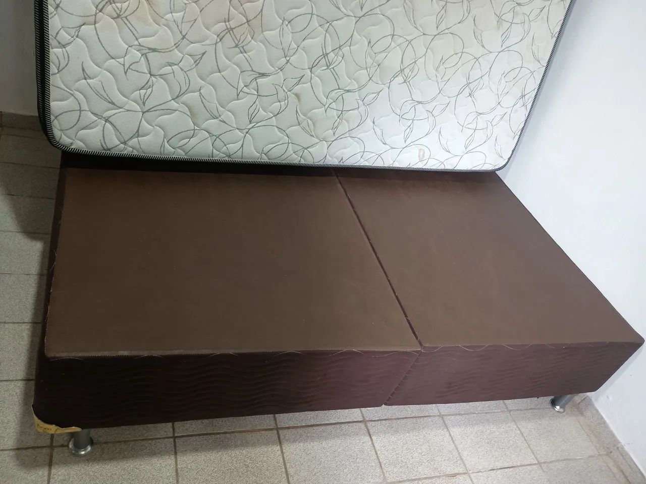 Cama Queen - base a colchão - ótimo estado. R$ 900 - Foto 3