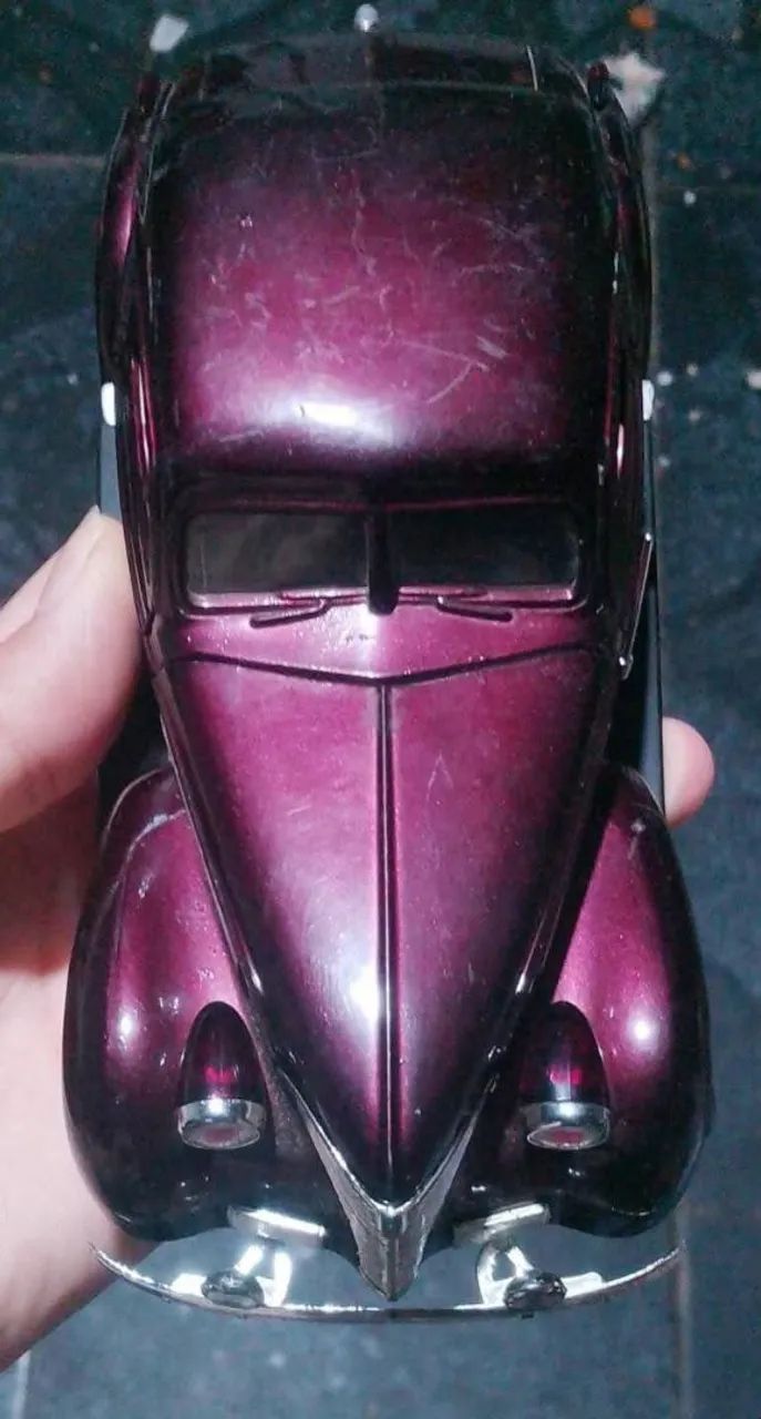 Carrinho diecast carro borgonha 1\24