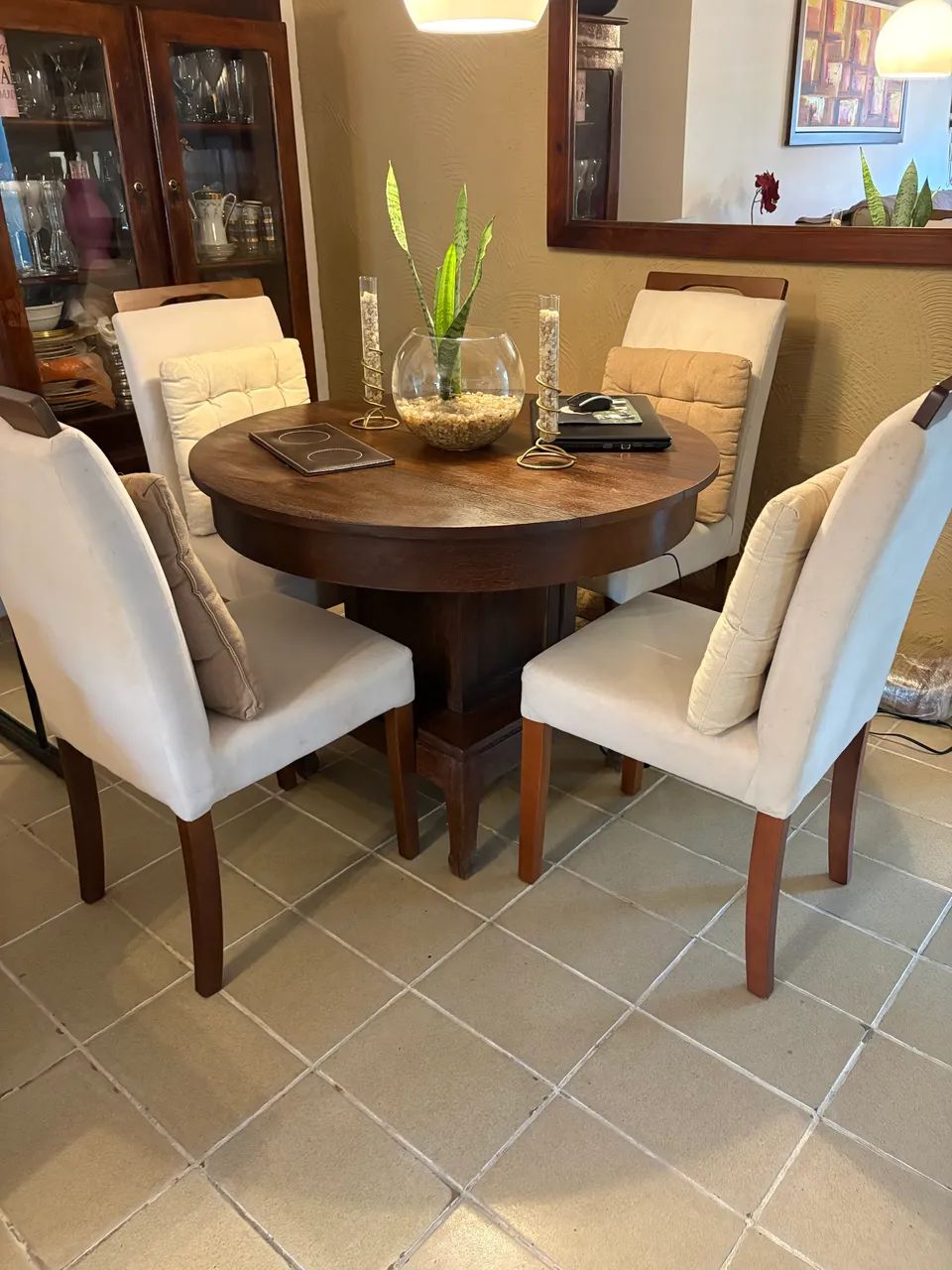 Vendo sala de jantar, cristaleira e espelho. - Foto 2
