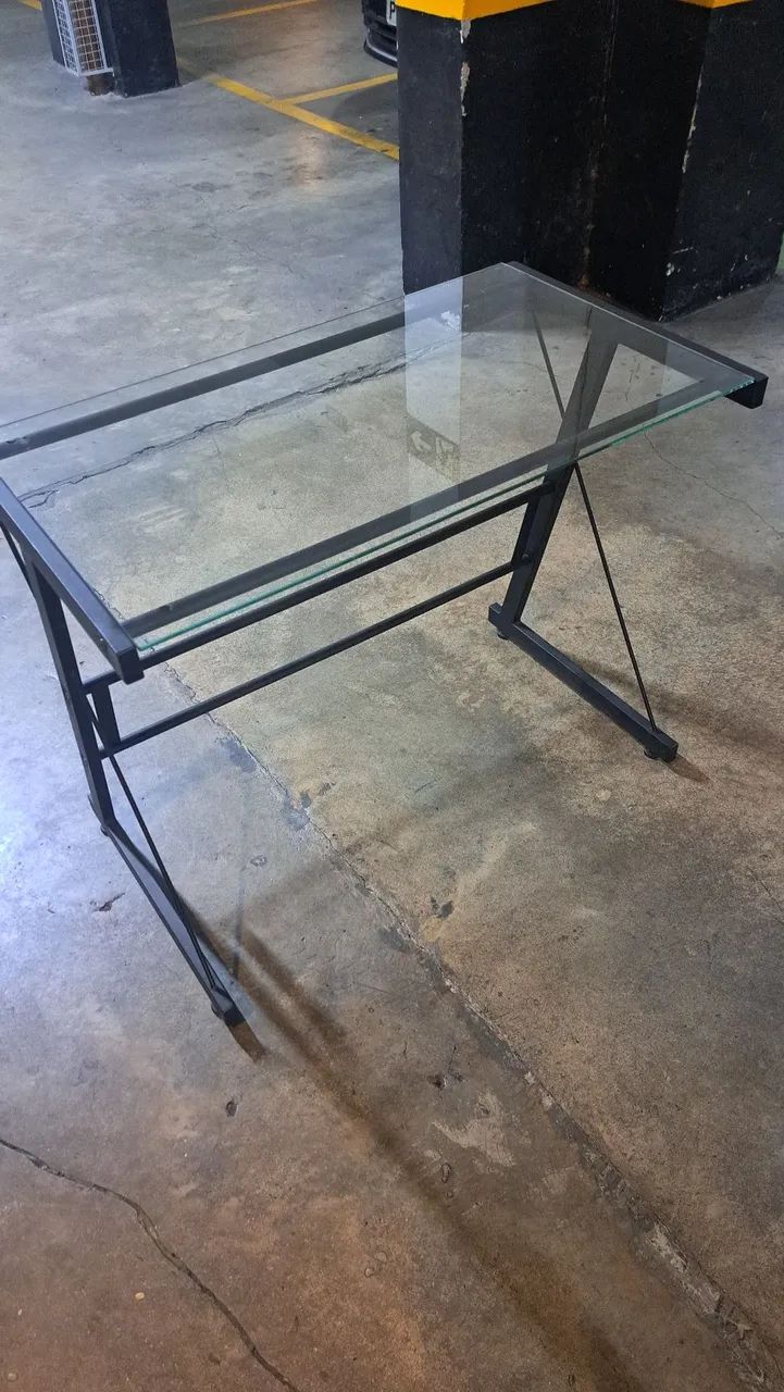 Escrivaninha com mesa de vidro - Foto 2