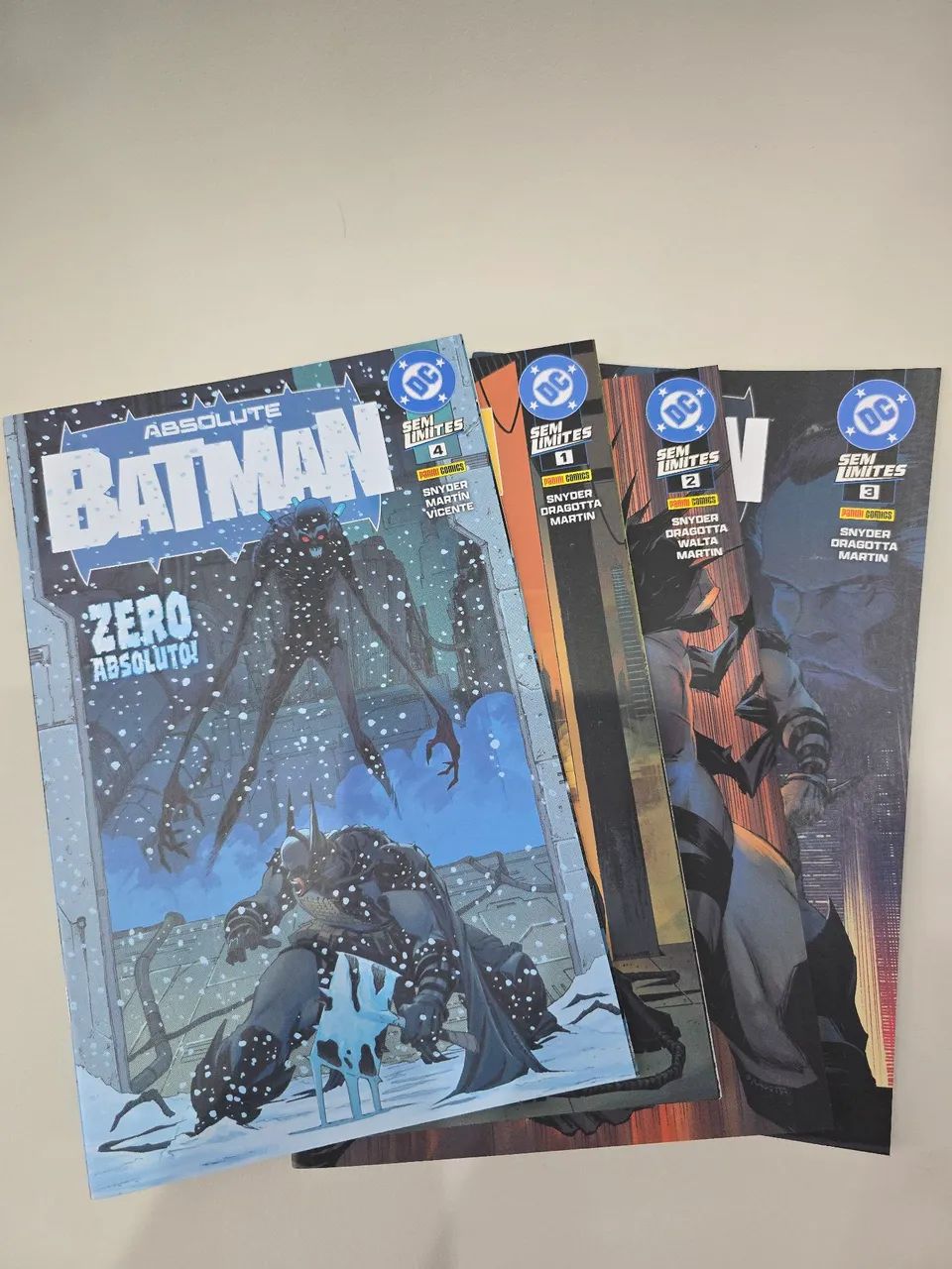 Batman Absolute volumes 1, 2, 3 e 4 - Foto 4