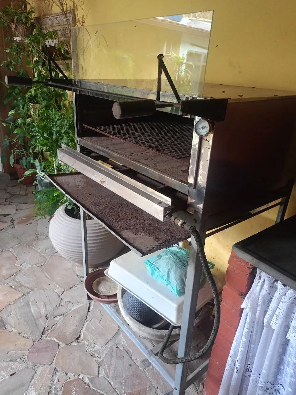 Vendo Forno de pizza industrial modelo Guilhotina a gás com mostrador de temperatura. - Foto 3