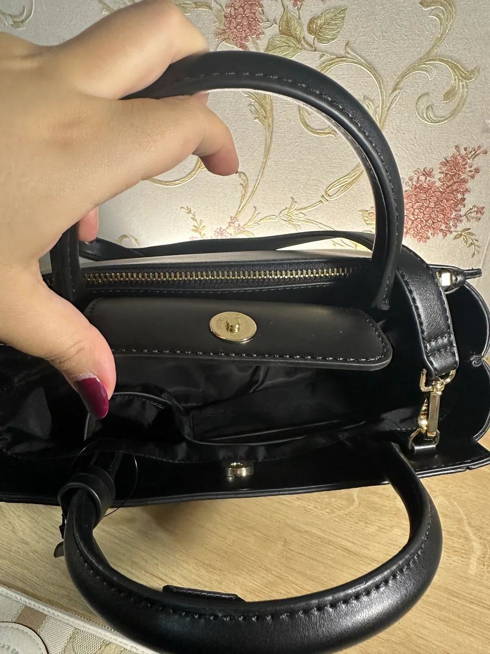 Bolsa Guess preta ombro - Foto 2
