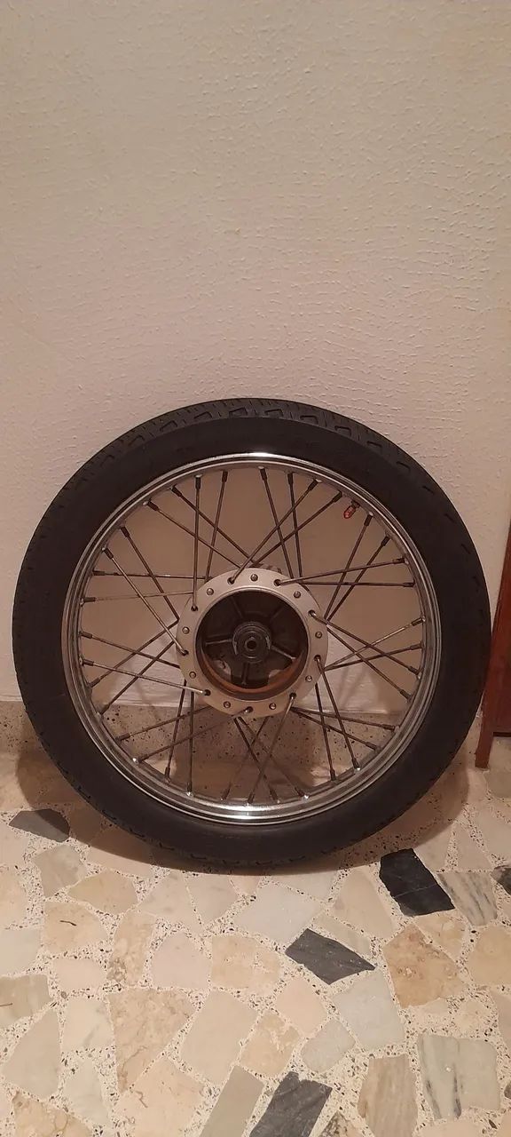 Pneu com roda para moto Titan 160