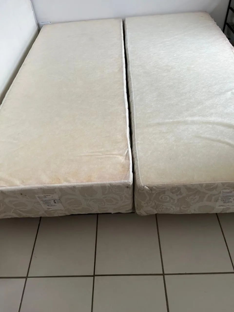 Cama box Queen  colchão ortobom mola ensacada com avarias no tecido  - Foto 2