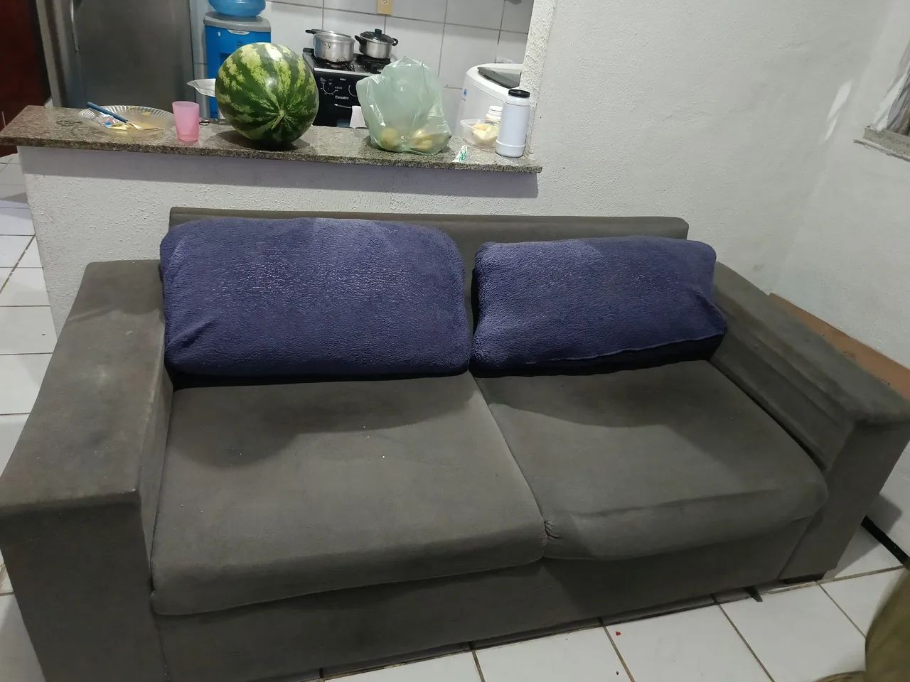 Sofá grande de dois lugares 