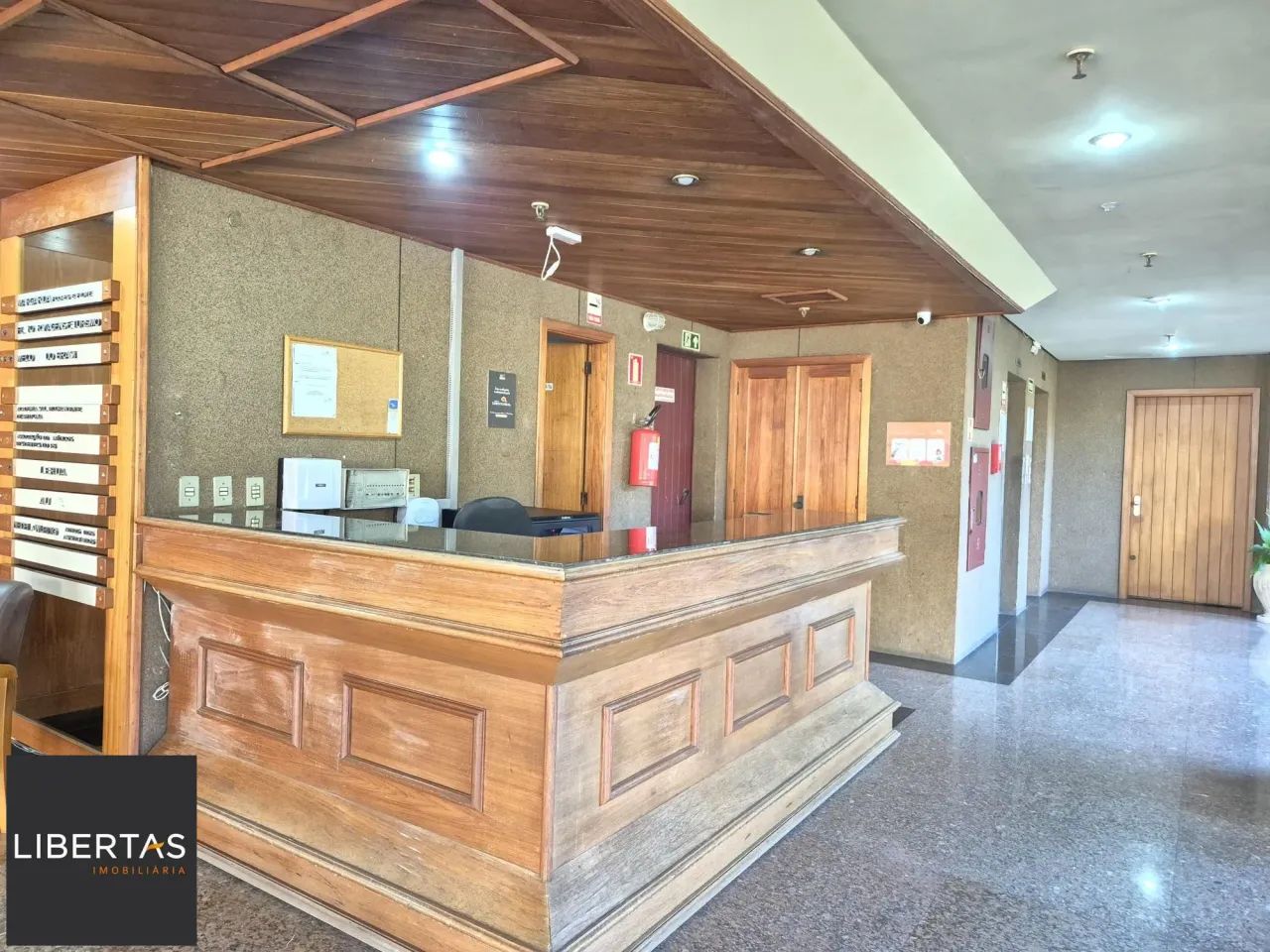 Sala com 6 divisórias e 2 vagas - Foto 2