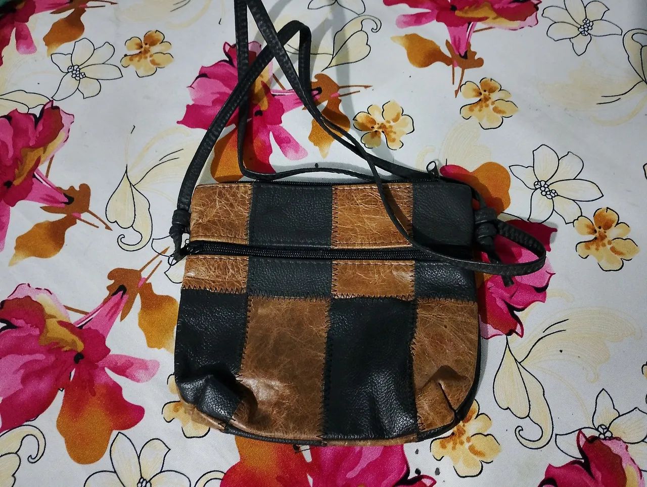 7 bolsas femininas seminovas - Foto 5