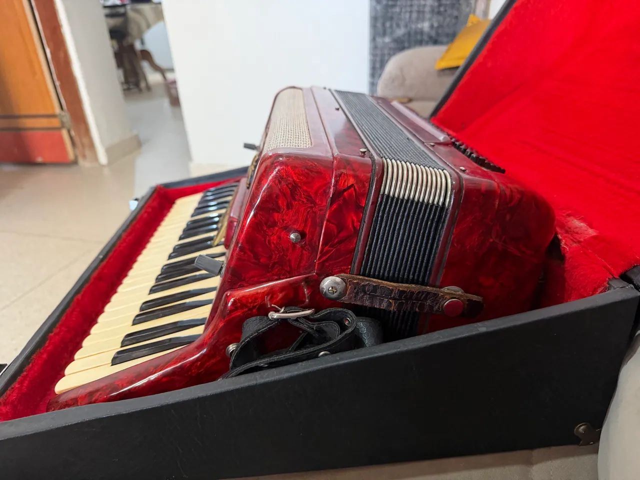 Acordeon eletrificada scandalli 120 baixos  - Foto 4