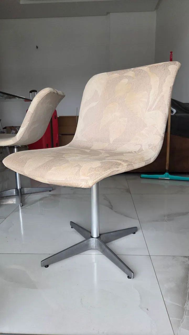 Cadeiras de jantar giratórias