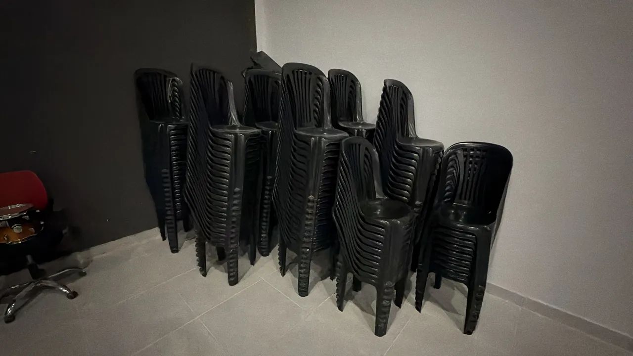 180 Cadeiras Pretas sem Braço  - Foto 2