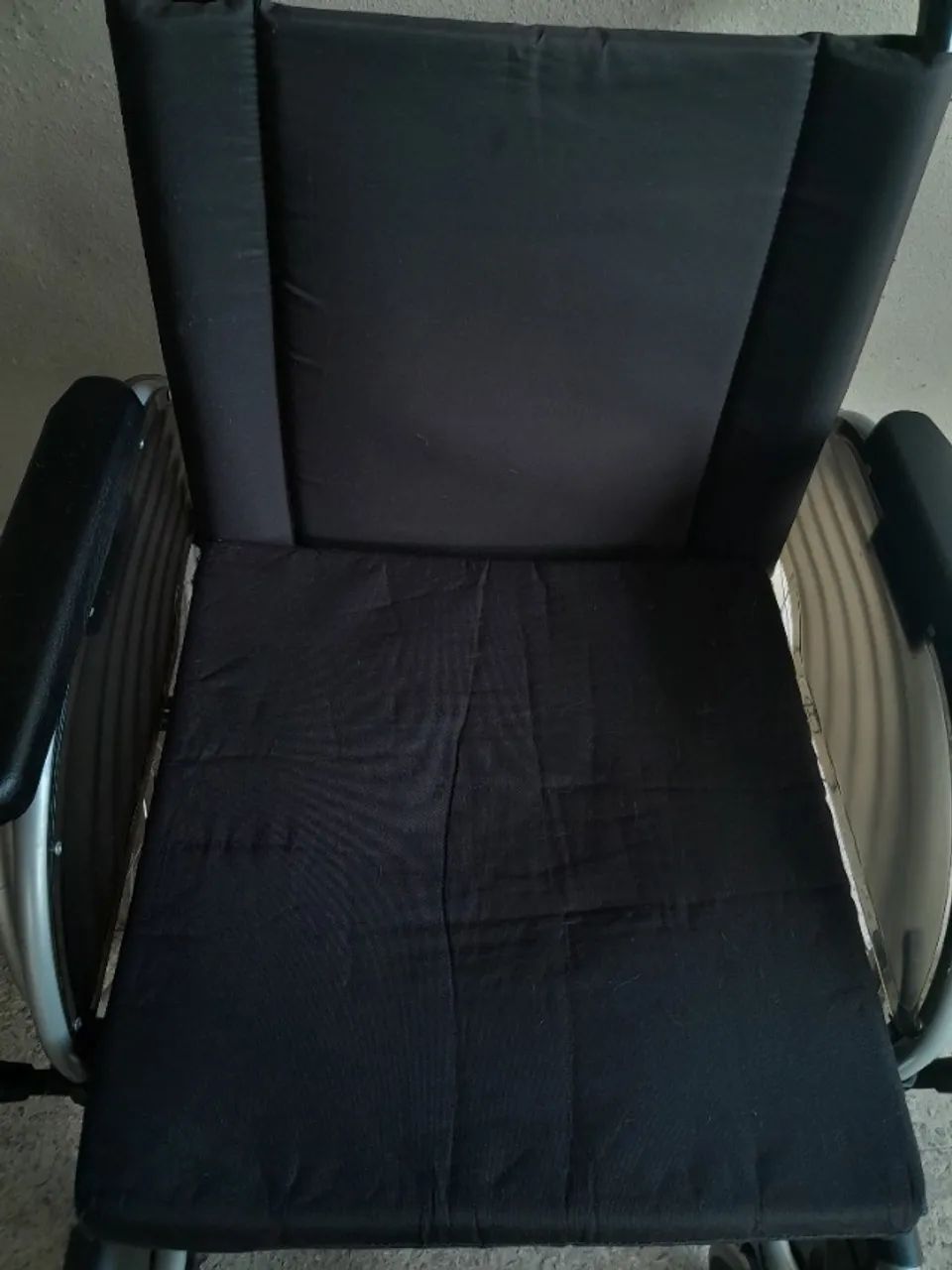 Cadeira de Rodas de Alumínio 44 cm - Foto 2