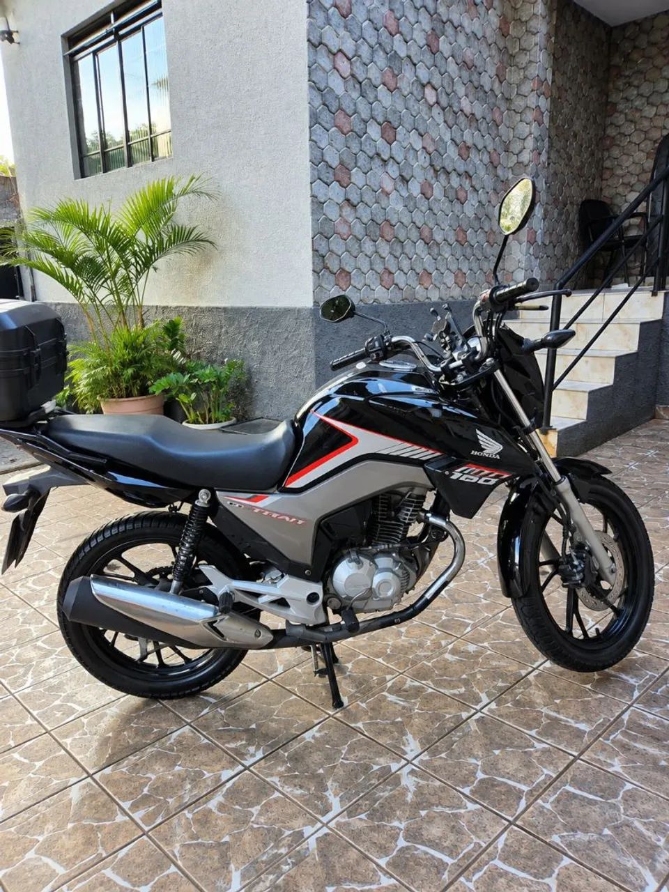 Titan 160 