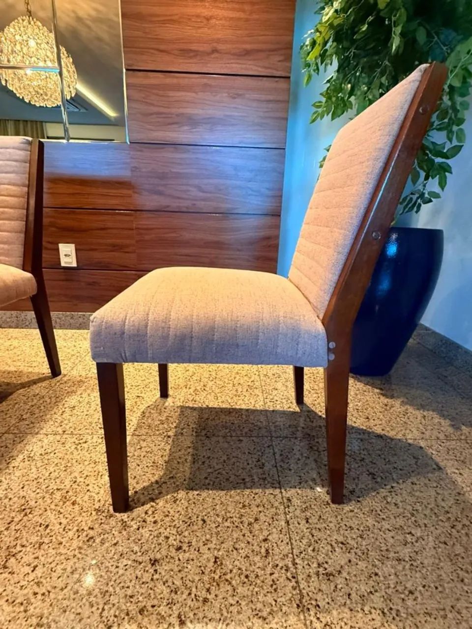 Conjunto de jantar completo com 6 cadeiras